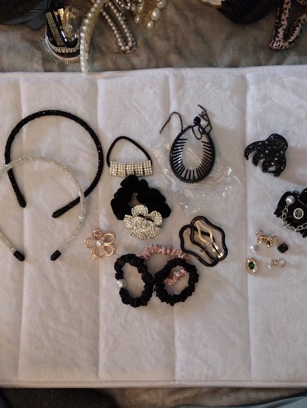 Black and Pearl Women's Hair Accessory Set - Versatile Headbands & Scrunchies